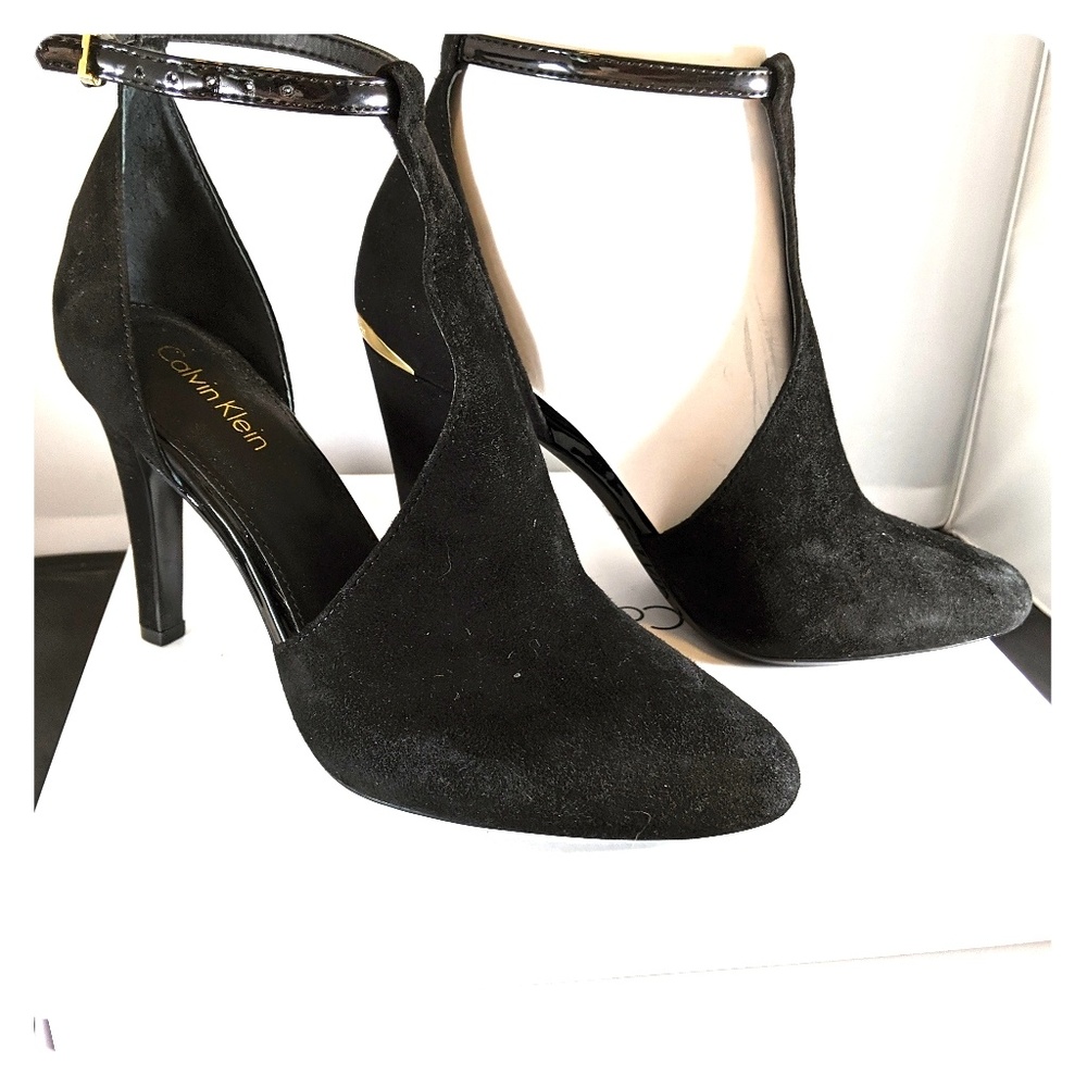 New Calvin Klein Cherilyn pumps in Black Suede